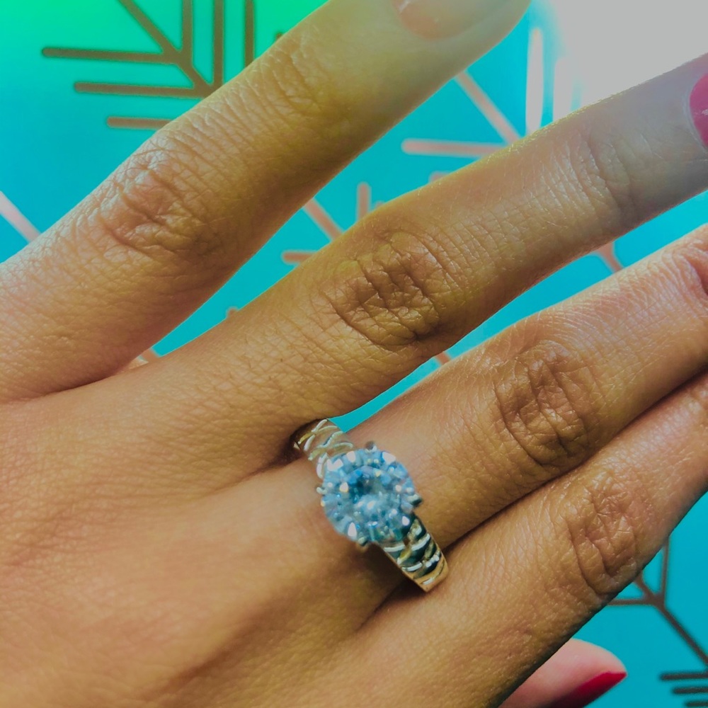 Beautiful ring. - Picture 2 of 4